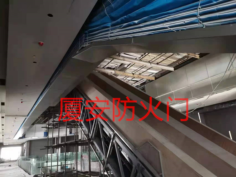 1639702868943945.jpg 防火卷簾門垮塌.jpg