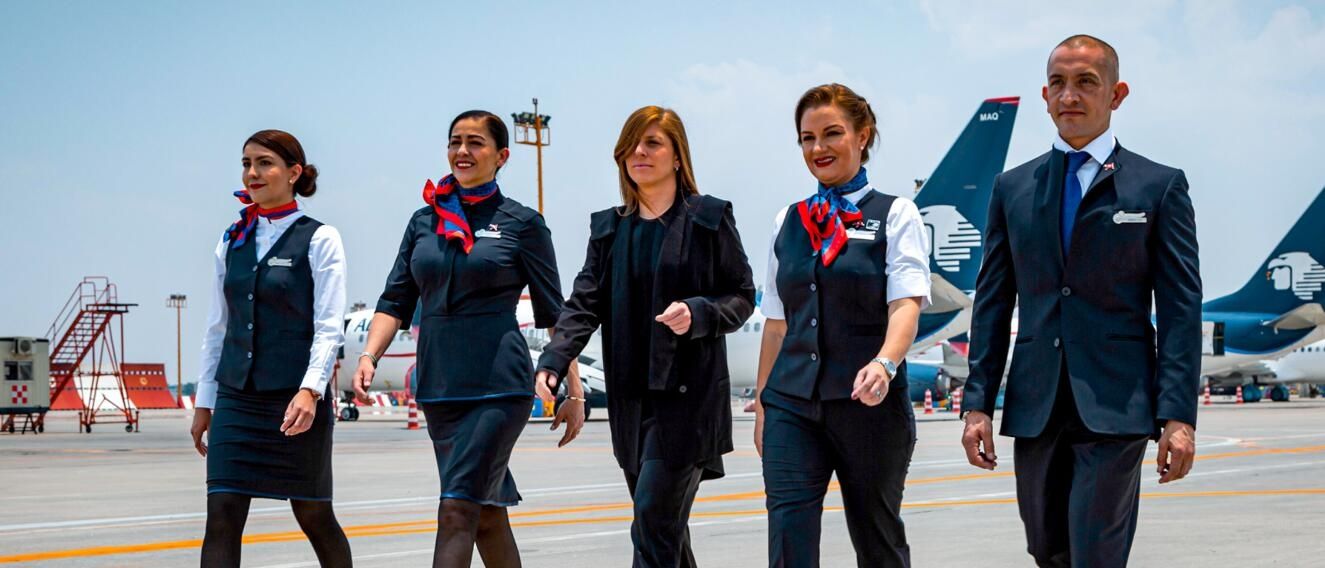 墨西哥航空推出機組成員新制服 空姐不再戴帽子