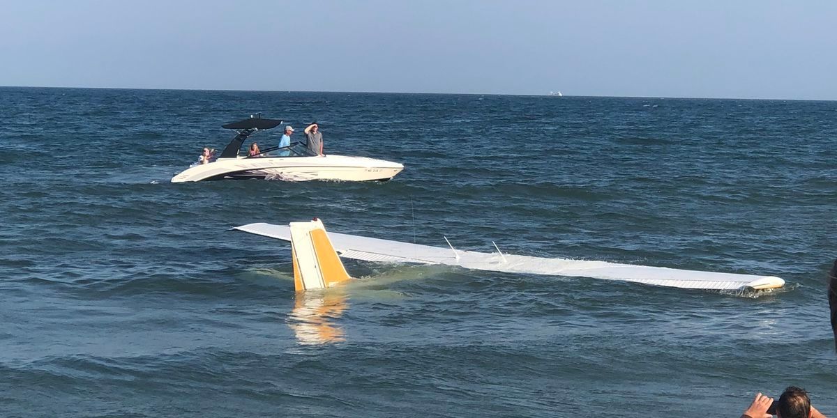 美一架輕型飛機(jī)引擎出故障迫降海上 飛行員生還