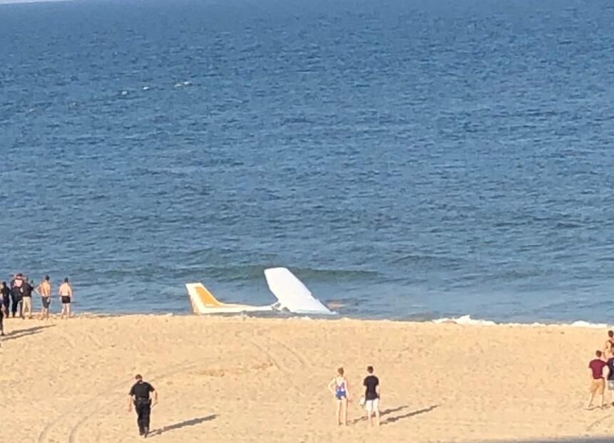 美一架輕型飛機(jī)引擎出故障迫降海上 飛行員生還-澳大利亞國(guó)際空運(yùn)