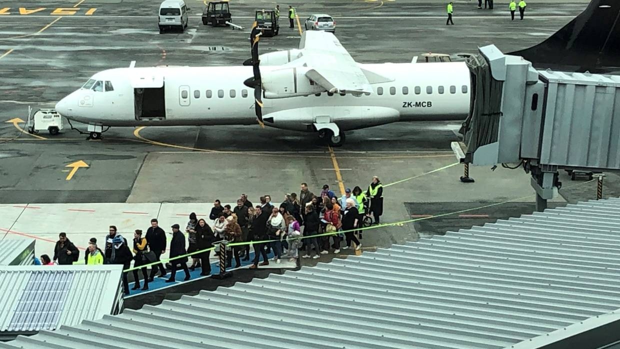 新西蘭航空客機(jī)因駕駛艙冒煙緊急降落 無(wú)人受傷