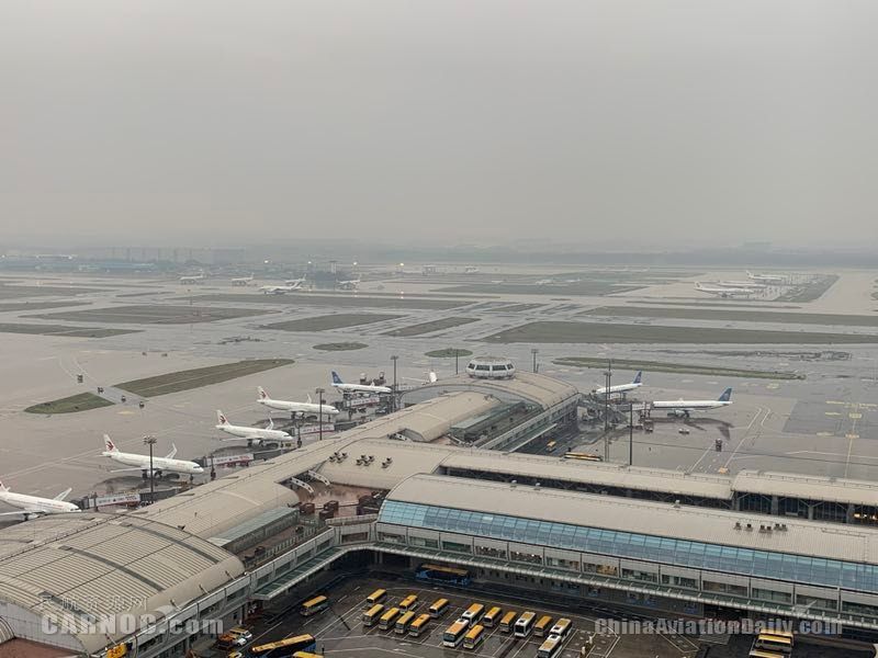 首都機場遭遇持續(xù)性雷雨已取消航班263架次