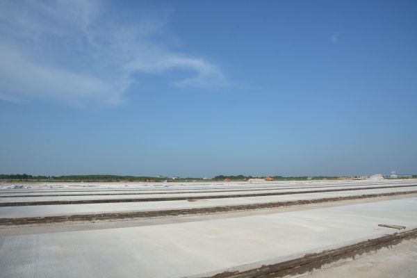 200余人奮戰(zhàn)三峽機(jī)場(chǎng)二期工程一線-日本空運(yùn)