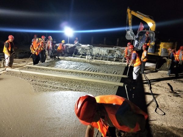 200余人奮戰(zhàn)三峽機(jī)場(chǎng)二期工程一線-日本空運(yùn)