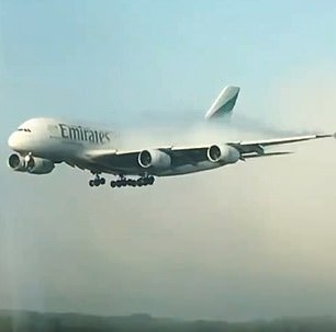 視頻：阿聯(lián)酋航空一架A380沖破濃霧降落英國(guó)機(jī)場(chǎng)-貨運(yùn)代理