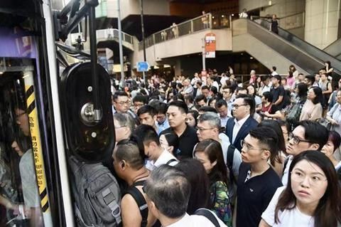 香港交通癱瘓：超170架航班取消 港鐵多線停運(yùn)-上海國(guó)際快遞