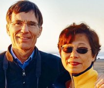 美聯(lián)航再現(xiàn)粗暴待客事件 華人婦女被無理趕下機(jī)
