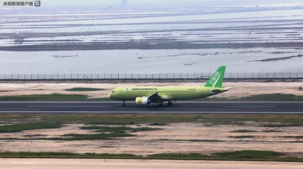 C919飛機104架機轉場西安閻良 開展新階段試驗試飛任務