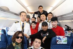 《中國機(jī)長》原型：200多天后，川航機(jī)組再次起飛-青島空運(yùn)