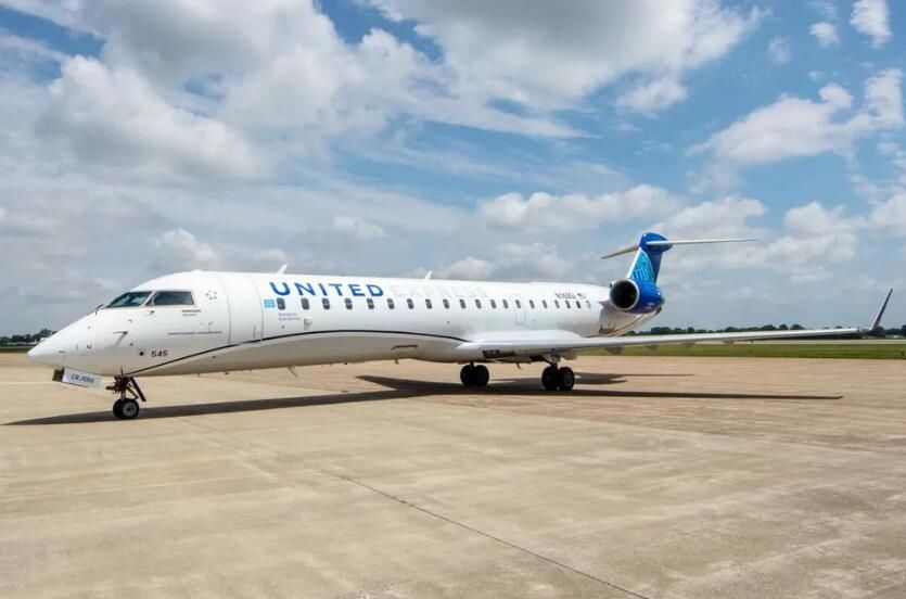美聯(lián)航推50人座小飛機 為搶客設大型置物柜放行李
