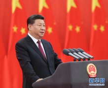 阿曼的國(guó)際快遞-新華網(wǎng)評(píng)：致敬！共和國(guó)最閃亮的星