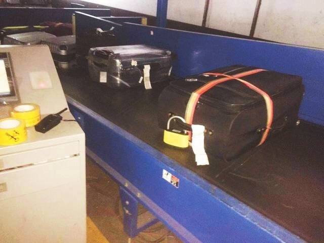 成都雙流機場實施先期機檢 入境旅客拎包即走