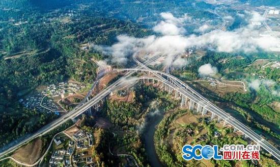 通江通高速公路 四川秦巴山區(qū)實(shí)現(xiàn)縣縣通高速