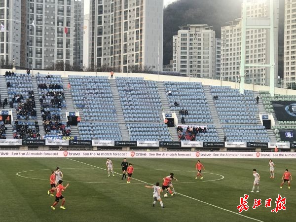 東亞杯首戰(zhàn)平韓國(guó)，中國(guó)女足進(jìn)攻依然沒(méi)辦法，還傷了王霜