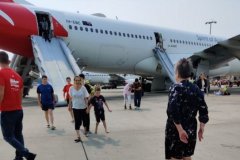 香港國(guó)際空運(yùn)-一澳航客機(jī)突發(fā)故障 艙內(nèi)煙霧彌漫被迫返航