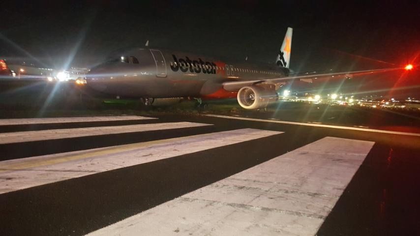 土耳其的空運(yùn)-捷星日本客機(jī)滑行時(shí)偏出跑道 跑道被迫關(guān)閉（附圖）