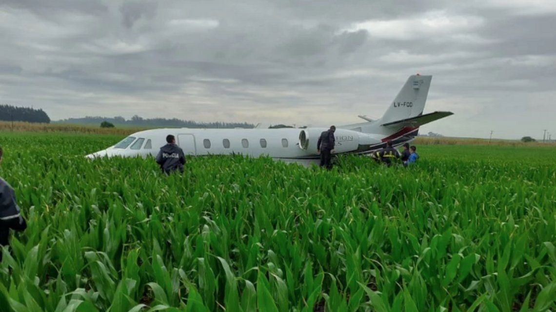 阿根廷一架運(yùn)輸機(jī)成功迫降玉米地 9名乘客安然脫險(xiǎn)