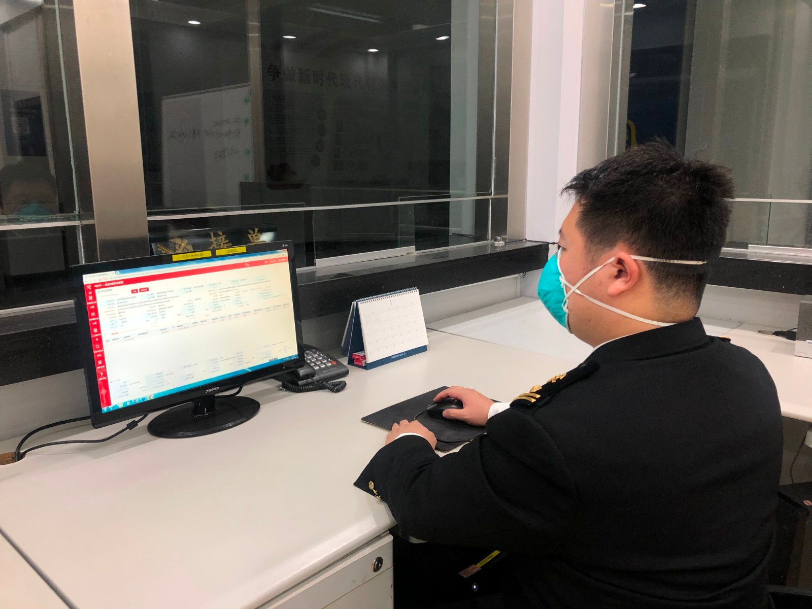 口罩進口海關(guān)比企業(yè)更急通關(guān)比物流更快