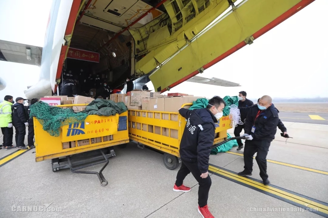 現(xiàn)場視頻：空軍8架伊爾-76運輸機