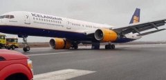 空運價格表-冰島航空一客機降落時右側主起落架坍塌