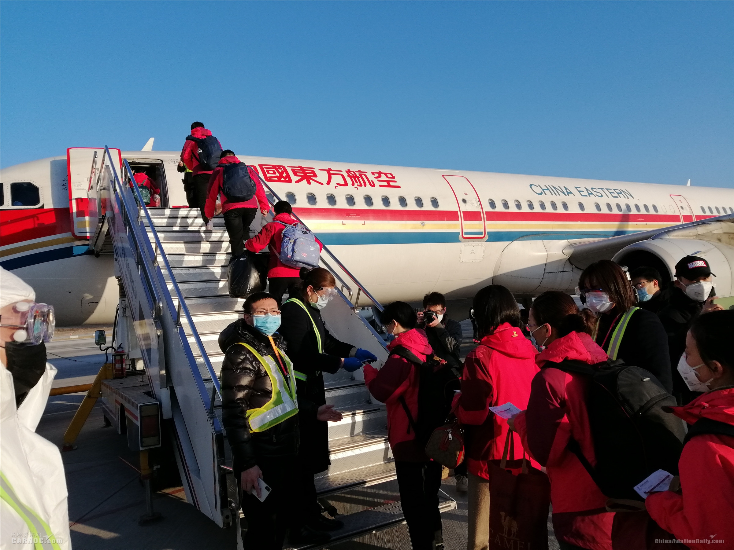 國際快遞價格-沖破雨雪！東航7架包機(jī)保障6地醫(yī)療隊馳援武漢