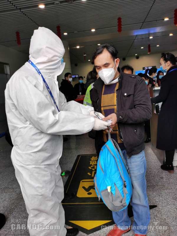 運(yùn)費(fèi)報(bào)價(jià)-東航首班！142人乘坐復(fù)工定制包機(jī)從貴州興義抵達(dá)寧波