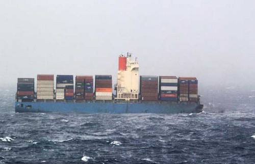 上海機(jī)場(chǎng)-MOL Comfort號(hào)仍浮水中，無(wú)漏油現(xiàn)象