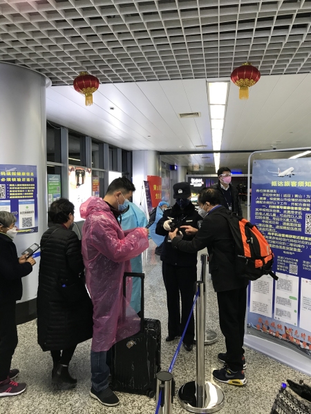 阿聯(lián)酋的空運價格-黃山機場公安分局協(xié)助做好防境外疫情輸入旅客排查工作（附圖）