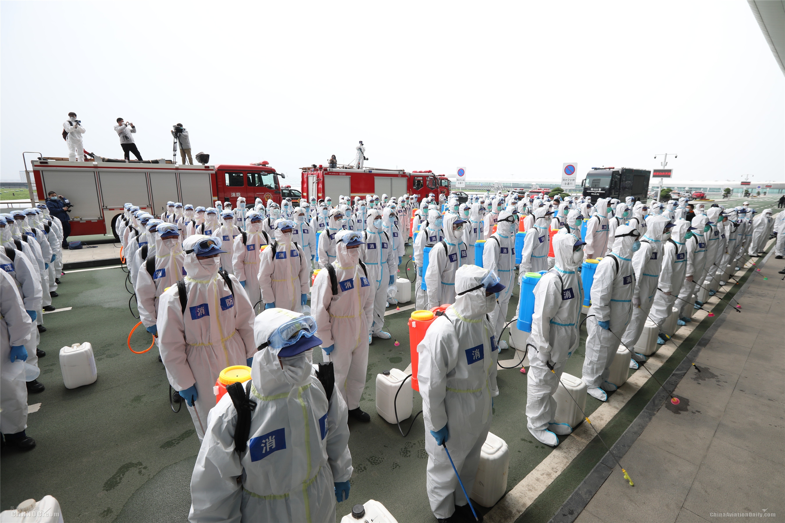 杭州國際空運運價表武漢天河機場今日進行封閉式衛(wèi)生防疫消殺