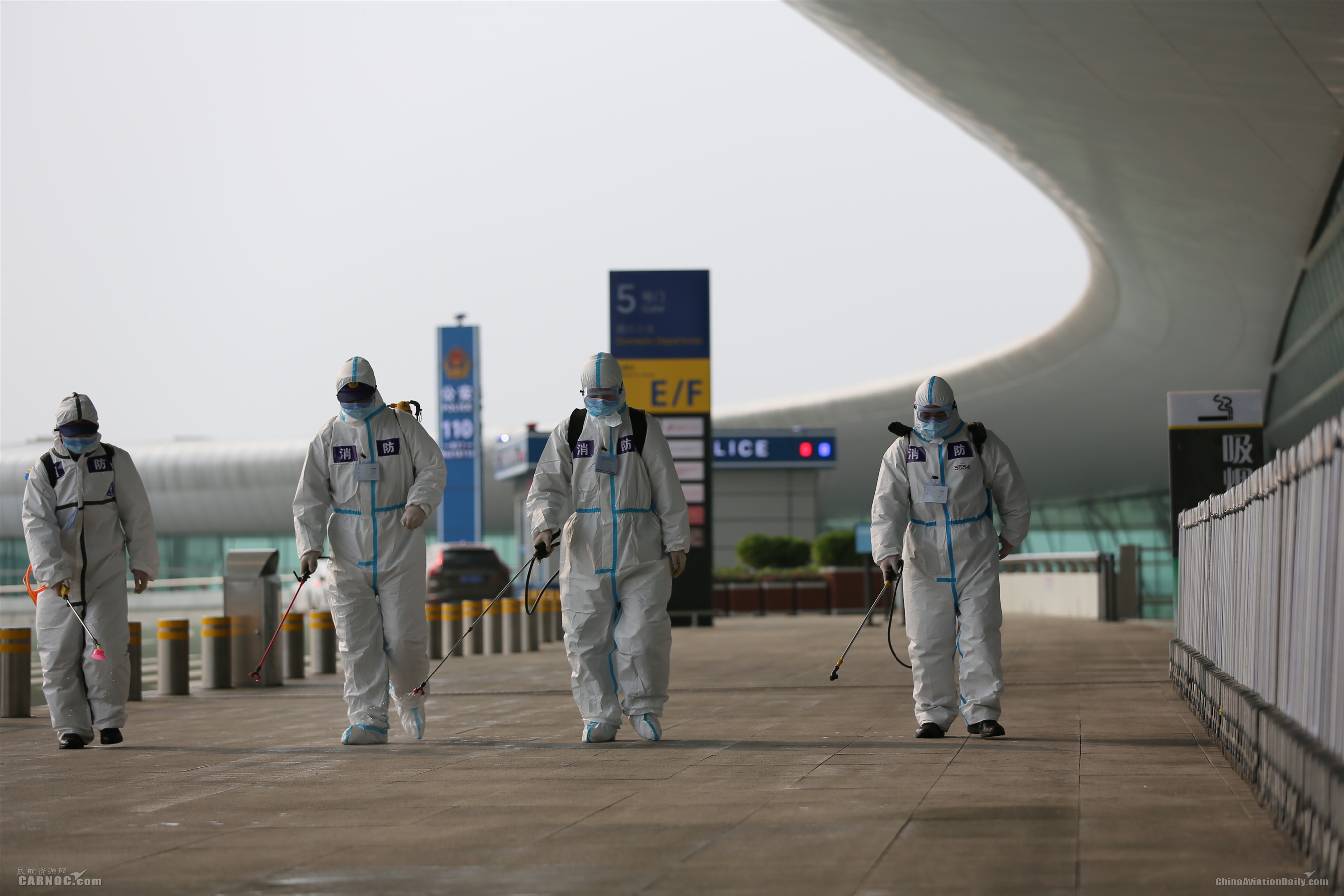 杭州國際空運運價表武漢天河機場今日進行封閉式衛(wèi)生防疫消殺