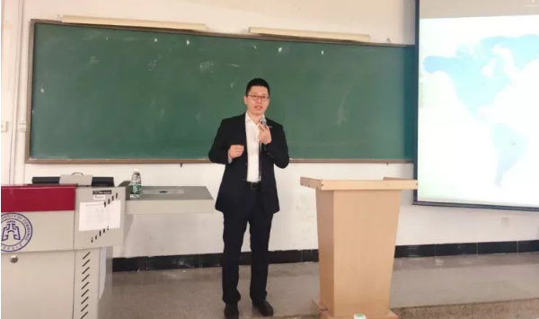 如：校企合作、教學(xué)內(nèi)收留、師資培訓(xùn)等
-中歐鐵路貨運