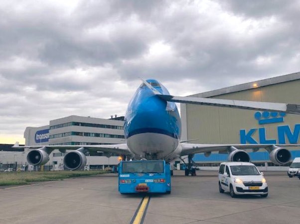 現(xiàn)場圖:荷航已退役的747遭A330“打臉” 稍微受損548425_ 現(xiàn)場圖:荷航已退役的747遭A330“打臉” 稍微受損