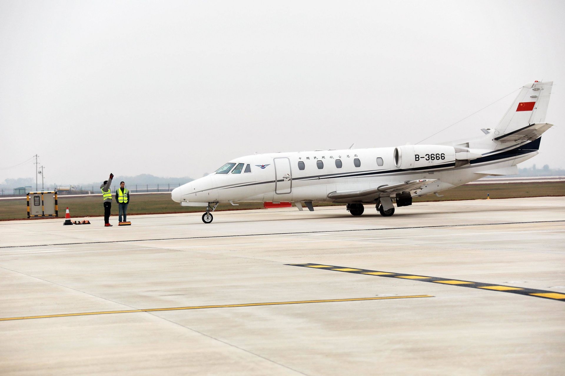 “獎狀C560”校驗飛機平穩(wěn)降落
-中歐鐵路
