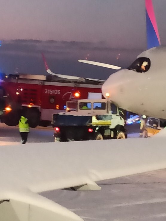 現(xiàn)場圖:維茲航空A320neo又雙叒叕被“襲擊”了554125_ 現(xiàn)場圖:維茲航空A320neo又雙叒叕被“襲擊”了