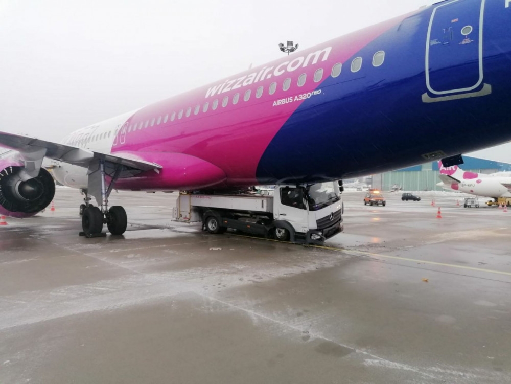 現(xiàn)場圖:維茲航空A320neo又雙叒叕被“襲擊”了