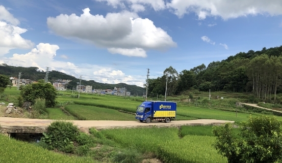 并配備有自動化小件機(jī)器人及大件自動分揀設(shè)備
-美國空派