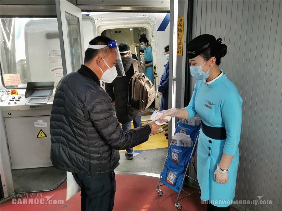 廈航MF8001航班運(yùn)載中國政府捐贈(zèng)的15萬劑新冠疫苗順利抵達(dá)吉爾吉斯斯坦首都比什凱克
-廣州雙清包稅